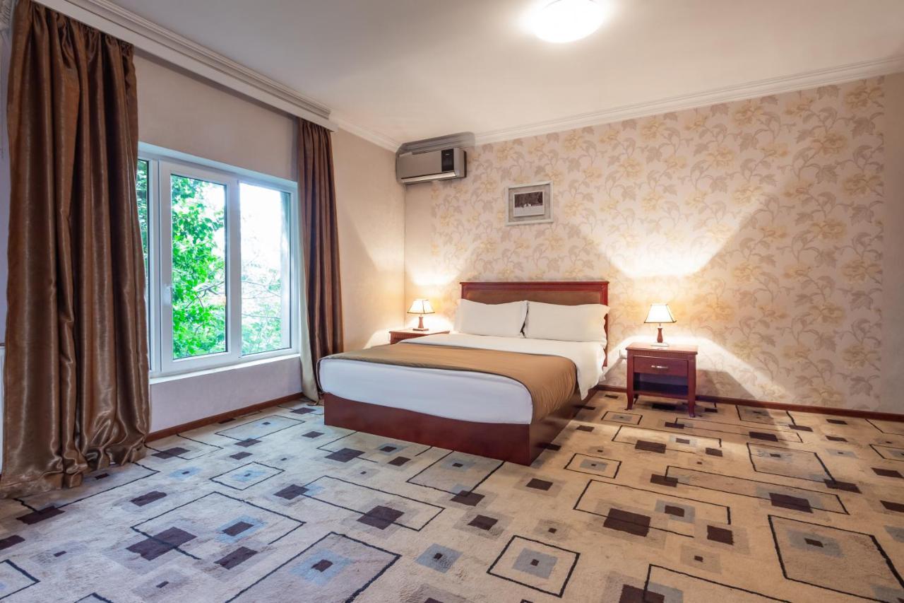 Margo Palace Hotel Tbilisi Exterior foto